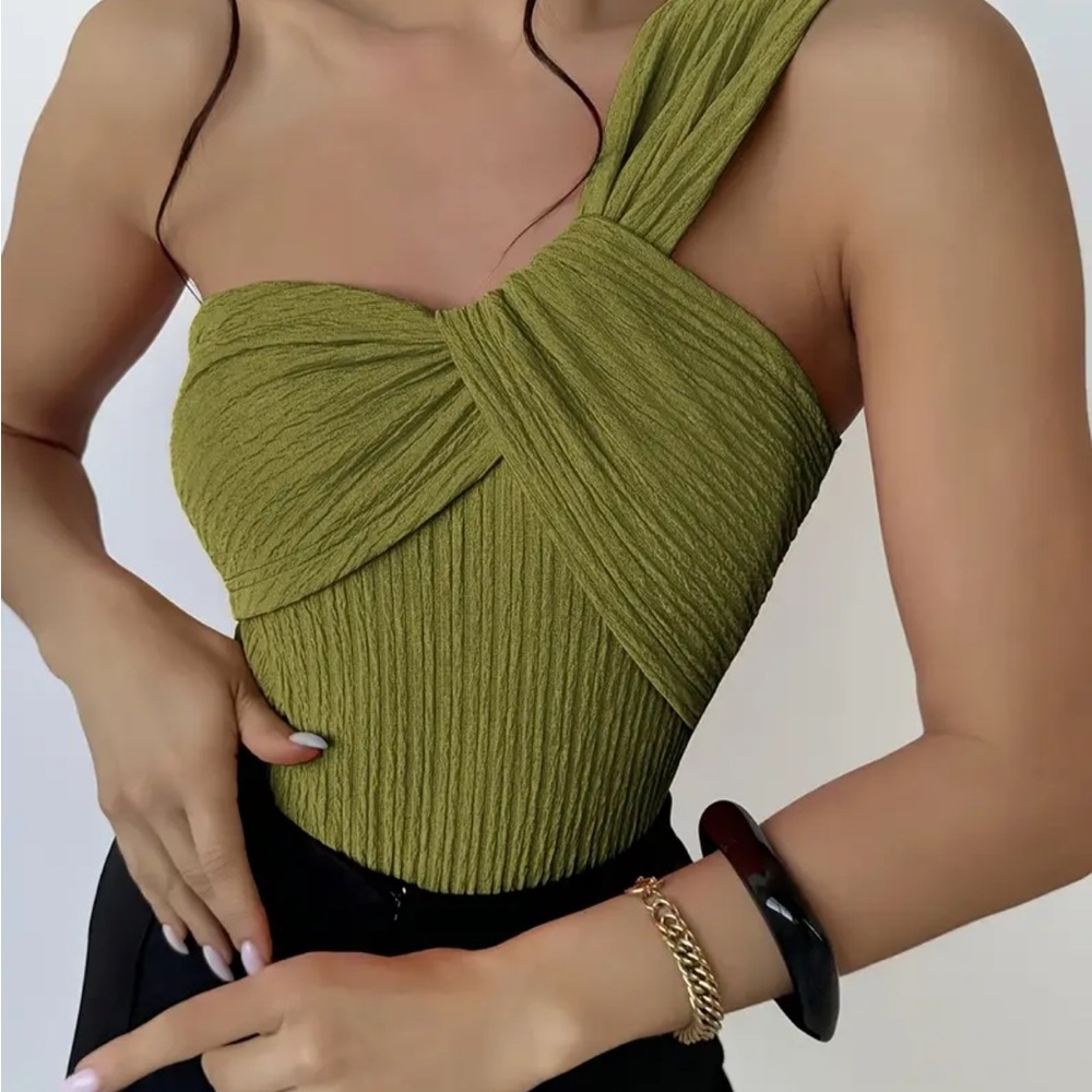 🔴One-Shoulder Olive Green Top